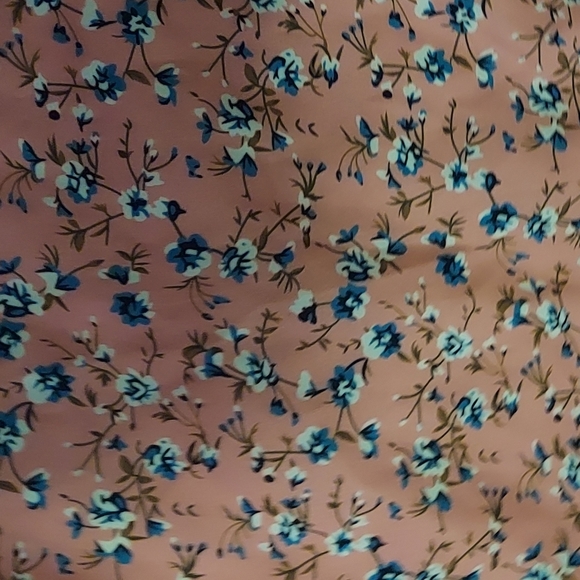 Beautiful blouse - Picture 3 of 4